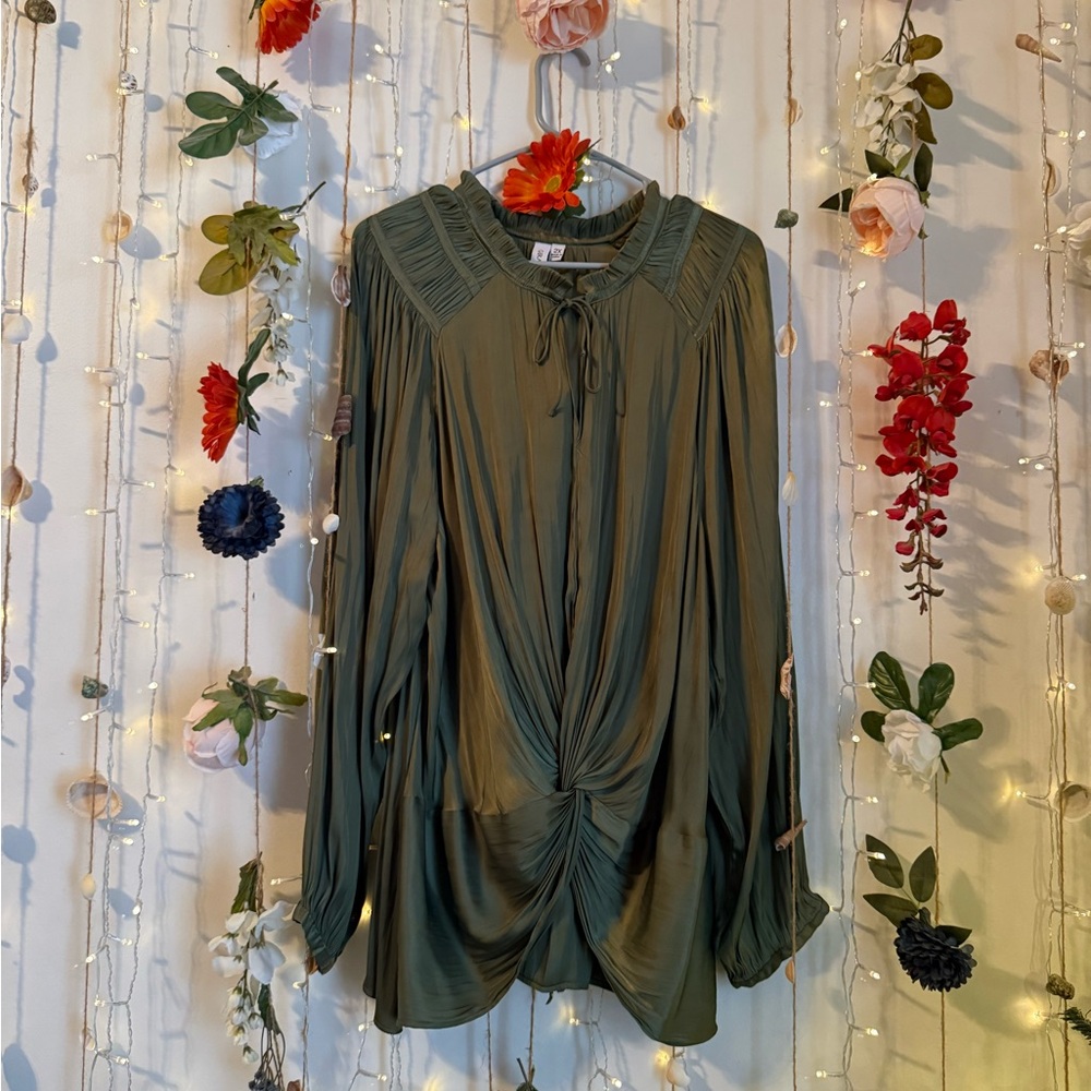 💚 Olive Green Grace + Karma Top 💚